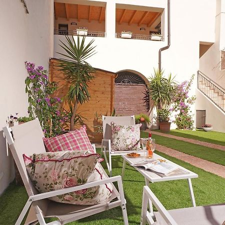 Apartments Villa Bougainville San Felice del Benaco Esterno foto
