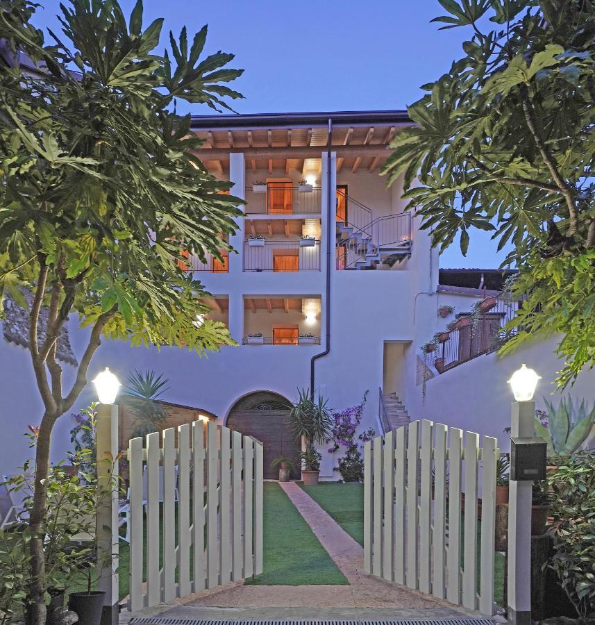 Apartments Villa Bougainville San Felice del Benaco Esterno foto