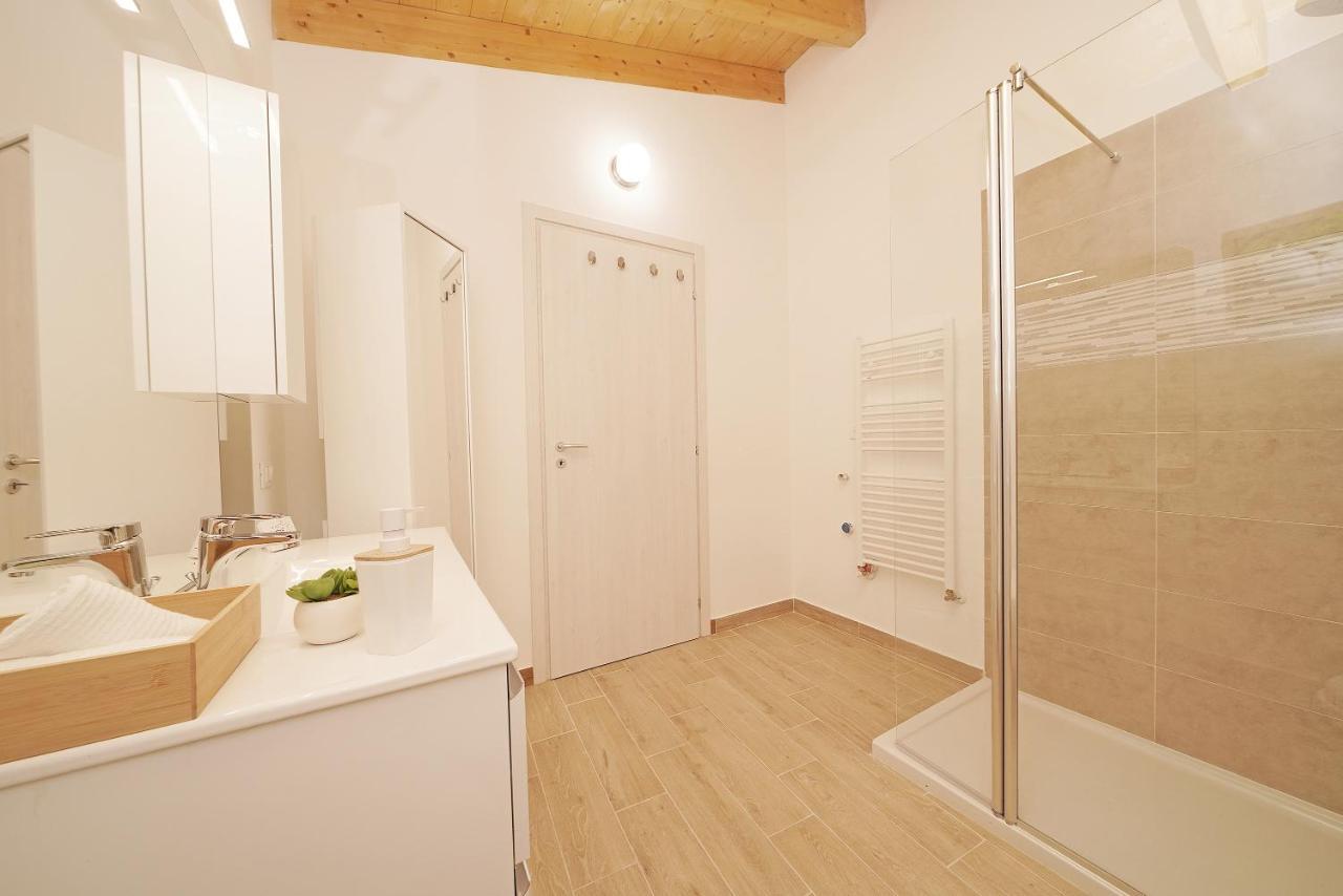 Apartments Villa Bougainville San Felice del Benaco Esterno foto