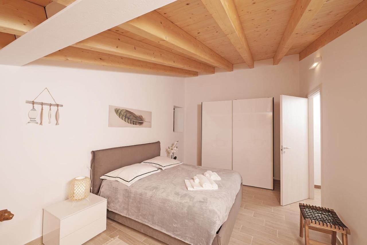 Apartments Villa Bougainville San Felice del Benaco Esterno foto