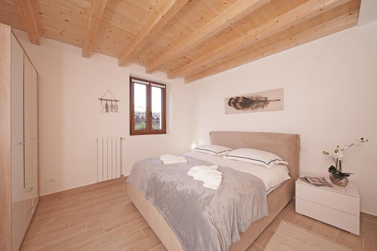 Apartments Villa Bougainville San Felice del Benaco Esterno foto