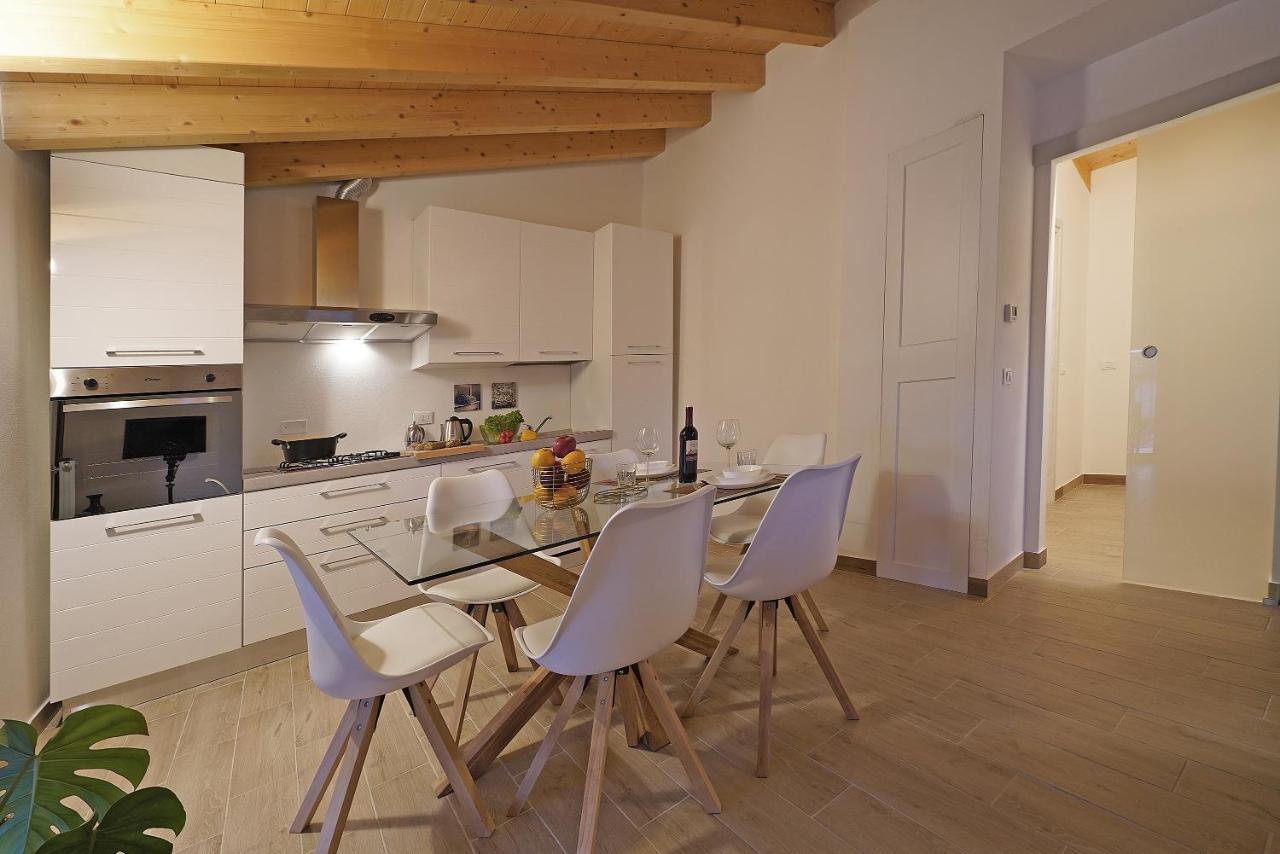 Apartments Villa Bougainville San Felice del Benaco Esterno foto