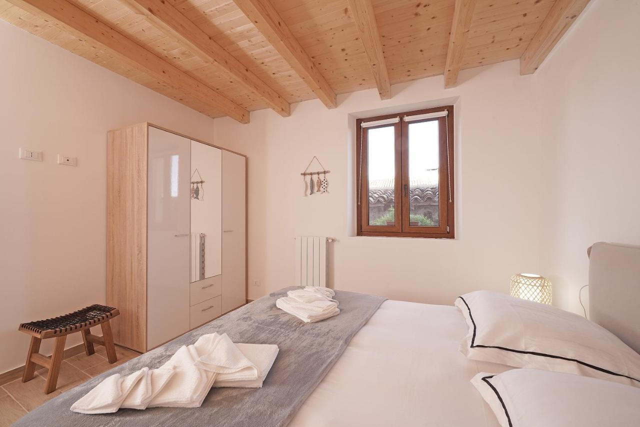 Apartments Villa Bougainville San Felice del Benaco Esterno foto