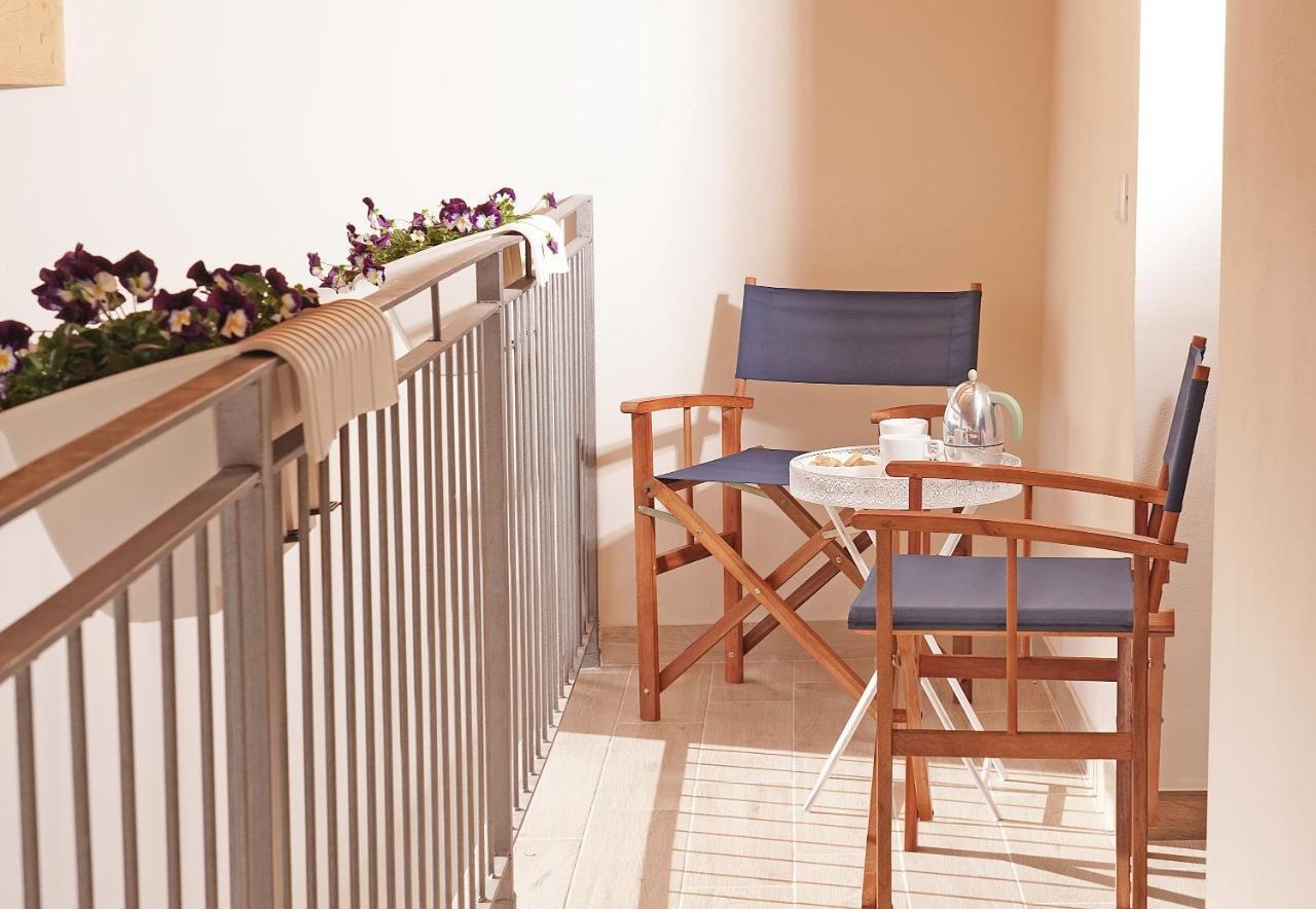 Apartments Villa Bougainville San Felice del Benaco Esterno foto