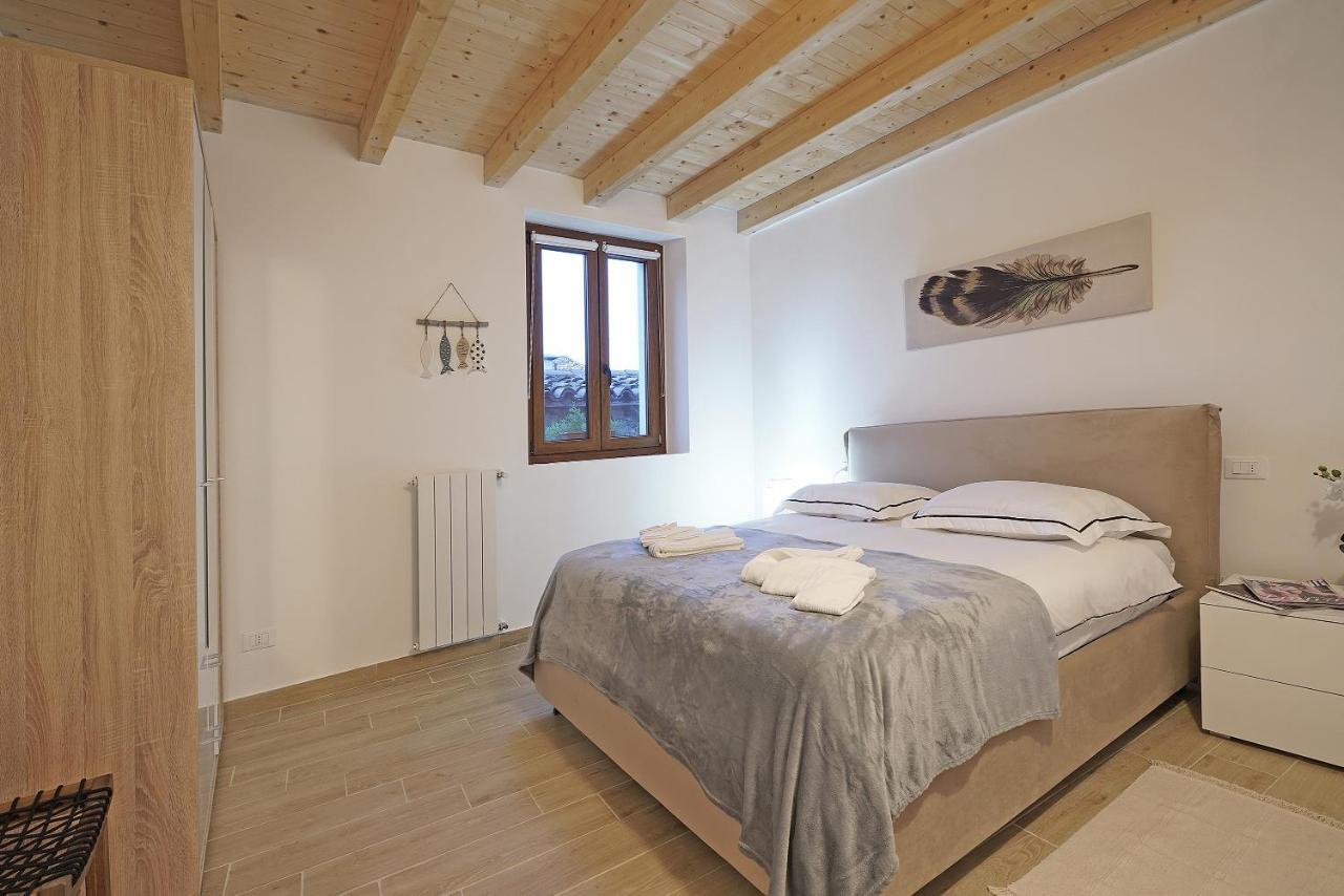 Apartments Villa Bougainville San Felice del Benaco Esterno foto