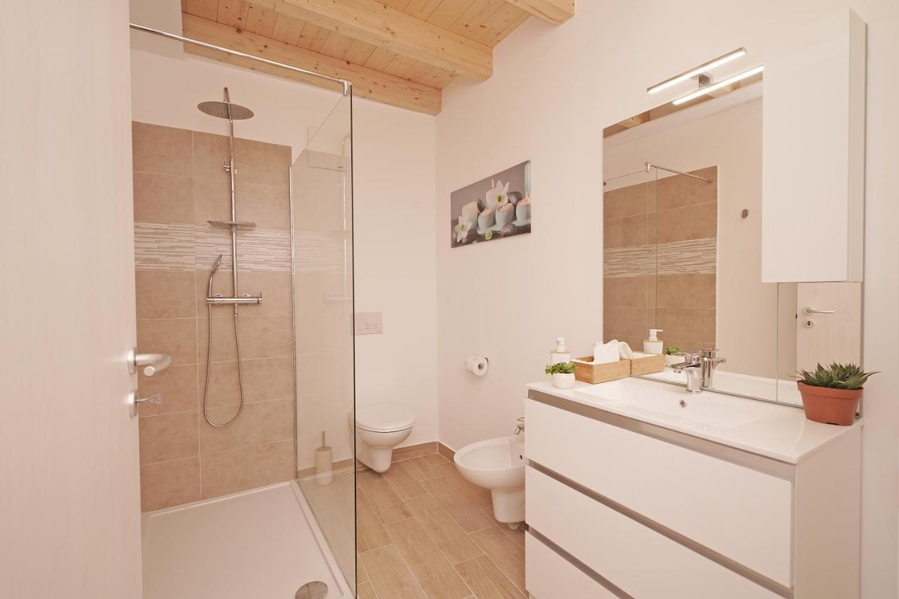 Apartments Villa Bougainville San Felice del Benaco Esterno foto