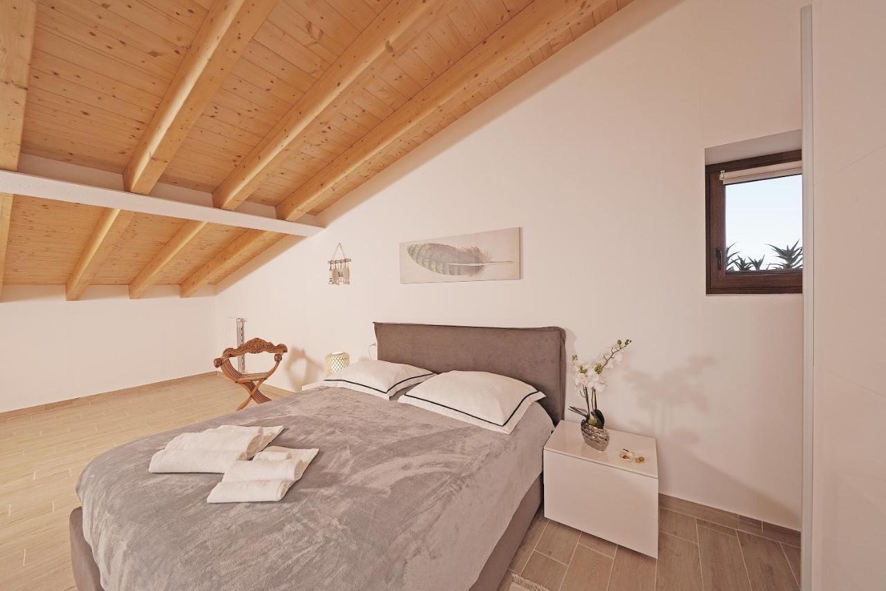 Apartments Villa Bougainville San Felice del Benaco Esterno foto