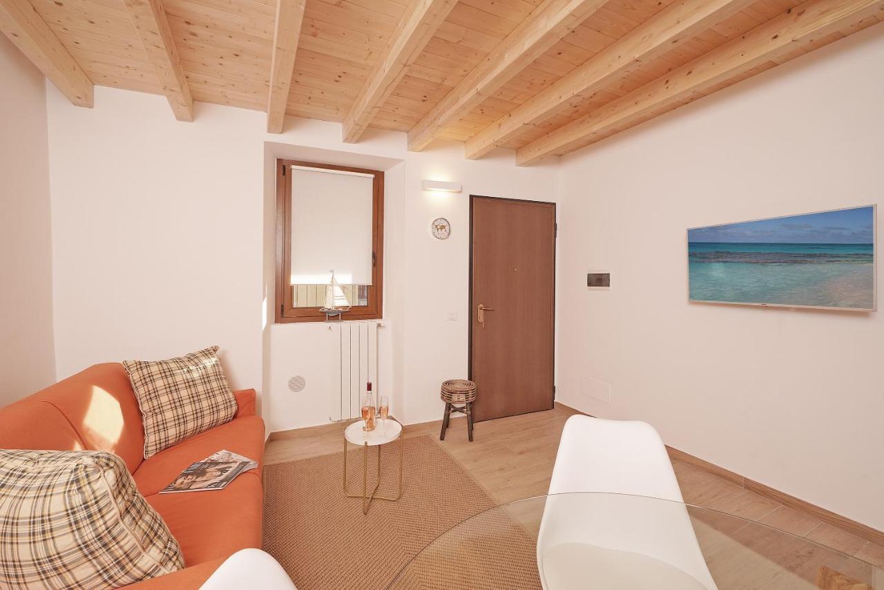 Apartments Villa Bougainville San Felice del Benaco Esterno foto