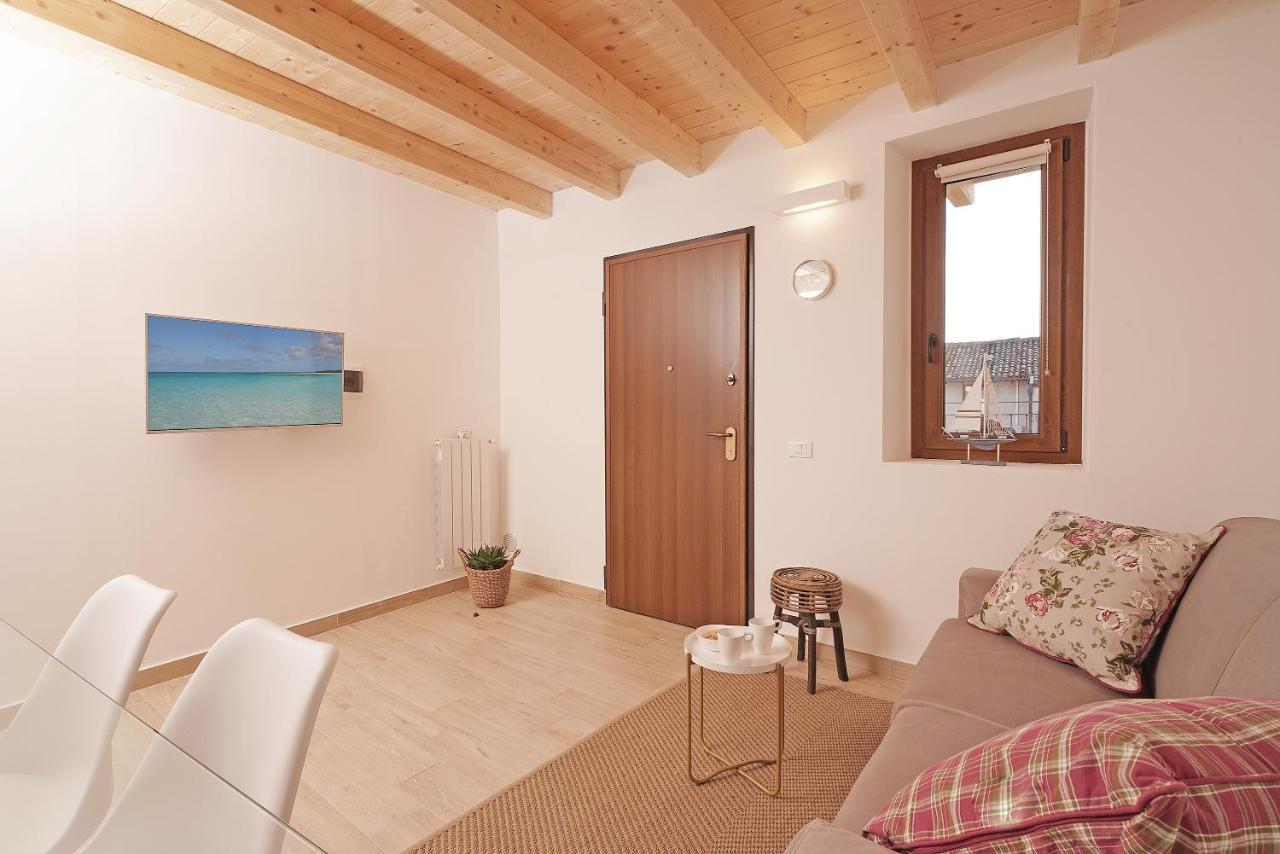 Apartments Villa Bougainville San Felice del Benaco Esterno foto