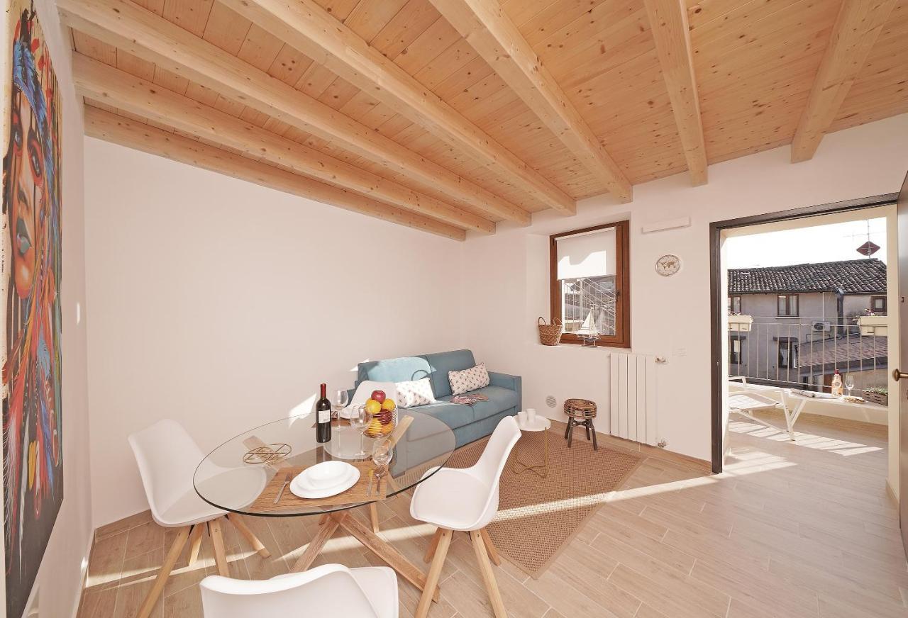 Apartments Villa Bougainville San Felice del Benaco Esterno foto