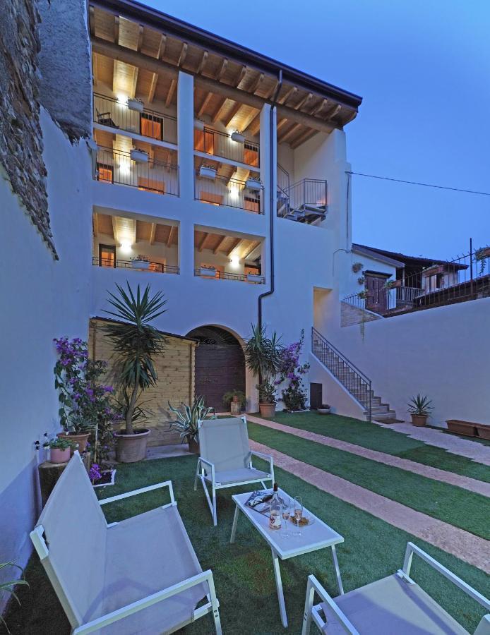 Apartments Villa Bougainville San Felice del Benaco Esterno foto