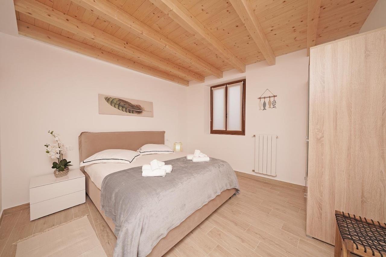 Apartments Villa Bougainville San Felice del Benaco Esterno foto